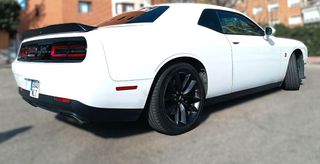 Dodge challenger  2019