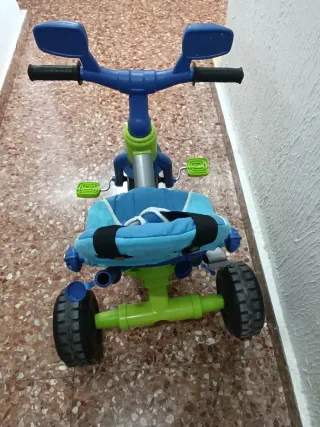 Triciclo infantil azul y verde