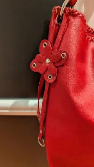 Bolso rojo de piel