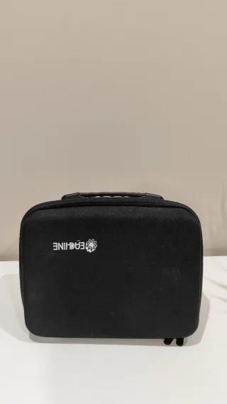Maletín Drone Eachine con mando y 2 baterías.
