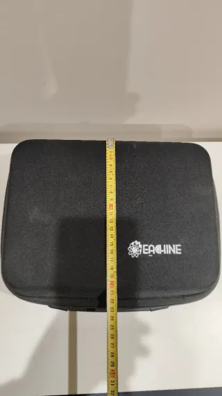 Maletín Drone Eachine con mando y 2 baterías.