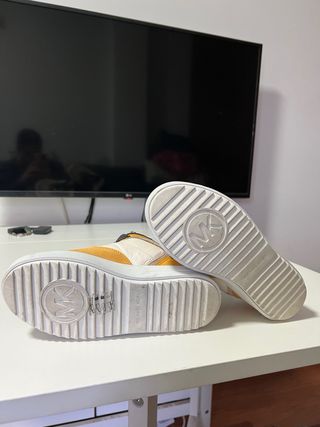 Tenis Michael Kors Blanco y Amarillo