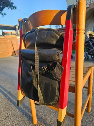 Trona de madera plegable HandySitt Stokke.