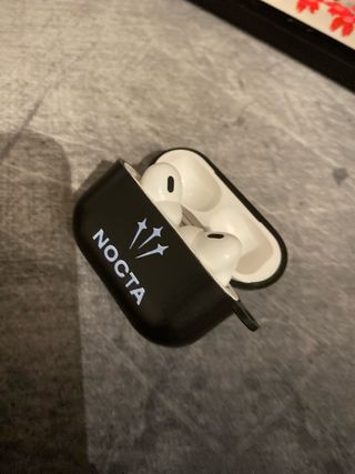 Funda AirPods NOCTA Negra