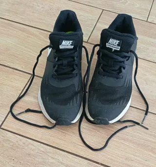 Scarpe Nike nere e bianche