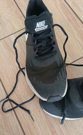 Scarpe Nike nere e bianche