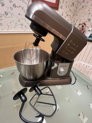 Amasadora Silvercrest color gris metalizado