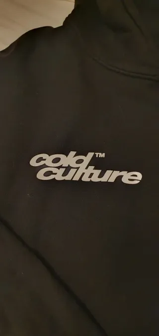 Sudadera Negra Cold Culture