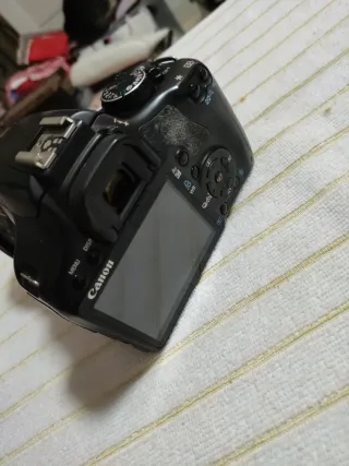 Cámara Canon con objetivo Tamron