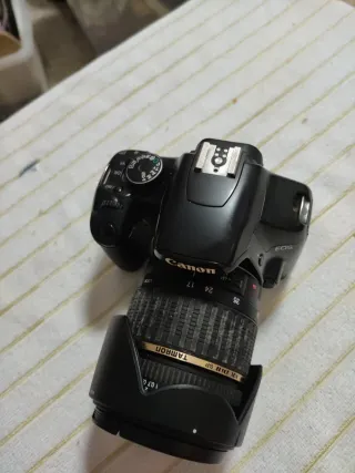 Cámara Canon con objetivo Tamron
