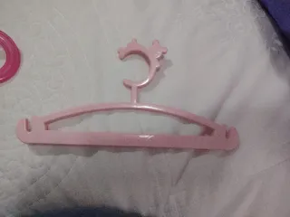 Perchas de plástico rosa (lote) de 35 unidades