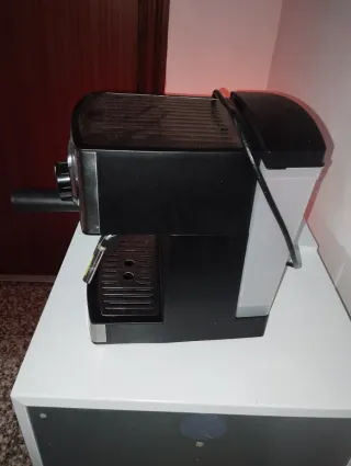 Cafetera Dolce Gusto Negra