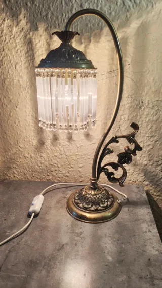 Lámpara de mesa vintage dorada