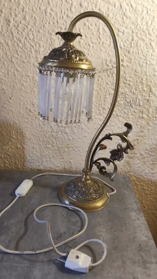 Lámpara de mesa vintage dorada