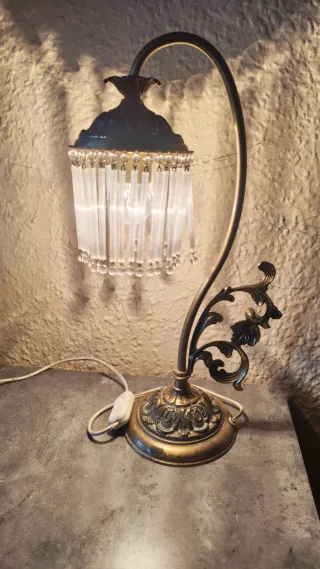 Lámpara de mesa vintage dorada