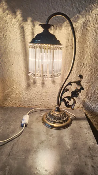 Lámpara de mesa vintage dorada