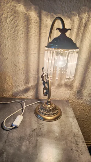 Lámpara de mesa vintage dorada