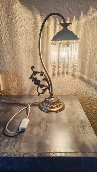 Lámpara de mesa vintage dorada