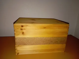 Baúl de madera con detalles dorados
