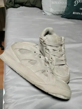 Zapatillas Bershka chico beige