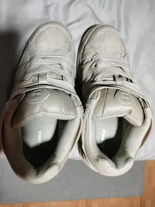 Zapatillas Bershka chico beige