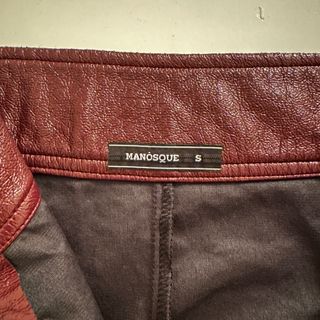 Falda corta roja efecto piel