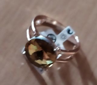 Anello nuovo con pietra dorata