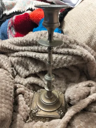 2 Candelabros.