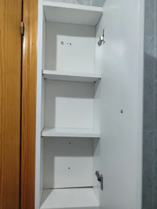 Armario de baño blanco