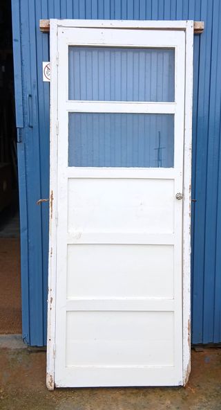 Puerta de madera maciza con cristal