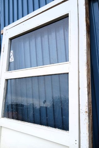 Puerta de madera maciza con cristal