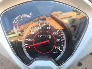 Honda Vision 110 Blanca Scooter