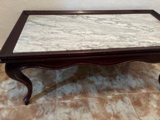 Mesa baja antigua madera y mármol. Esta en Cadiz