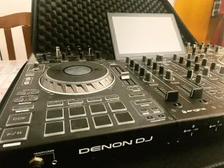Denon DJ Mesa de Mezclas Profesional