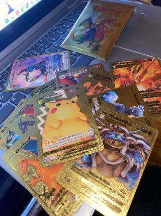 Carta Pokémon Charizard VMAX Dorada