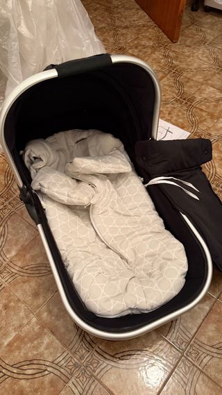 Capazo bebé Shom + colchón y saco (como nuevo)