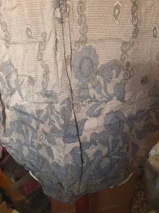 Blusa de tela suave con estampado