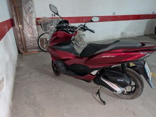 Honda PCX 125 Roja - Maxi Scooter Automática
