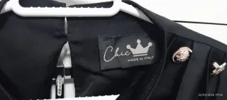 Blusa Multicolor con Estampado Floral y negra.Udad