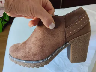 Botines Inside Marrones con Tachuelas