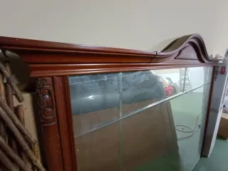 Cómoda vintage mármol y madera con espejo.