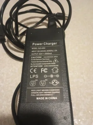 Cargador SLS 42V 2000mA Patinete Eléctrico