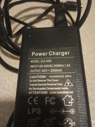 Cargador SLS 42V 2000mA Patinete Eléctrico