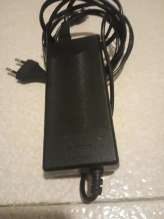 Cargador SLS 42V 2000mA Patinete Eléctrico