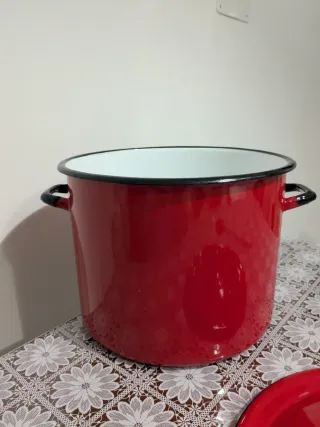 Pentolone rosso grande