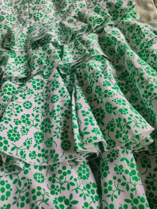 Traje Flamenca Sevillanas flores blanco y verde