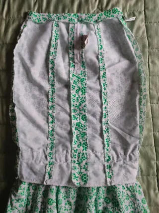 Traje Flamenca Sevillanas flores blanco y verde