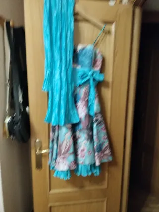 Vestido de fiesta floral azul y rosa