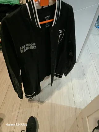 Chaqueta Raiders NFL Pull&Bear Negra