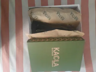 Zapatos charol negro KAOLA talla 40